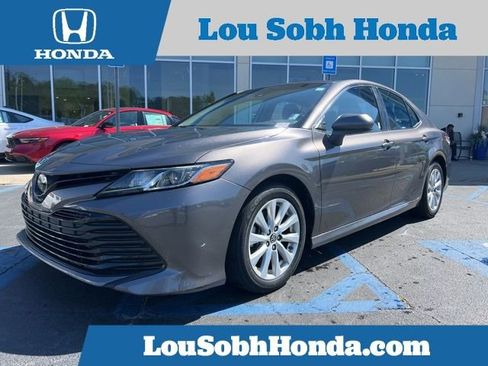 Used 2018 Toyota Camry LE image 1