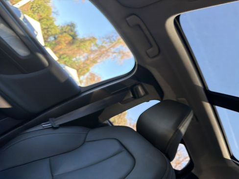 Certified 2025 Volvo XC40 B5 Core image 28