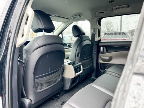 New 2026 Kia Carnival FWD image 12