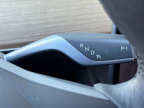 Used 2022 Tesla Model Y Long Range AWD/4WD image 21