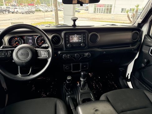 Used 2018 Jeep Wrangler Unlimited Sport image 31