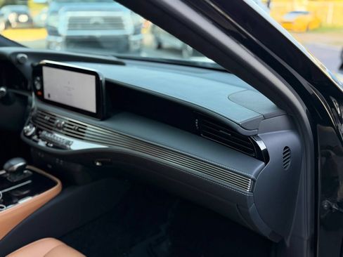 Used 2024 Lexus LS 500 w/ Interior Upgrade Package RWD image 34