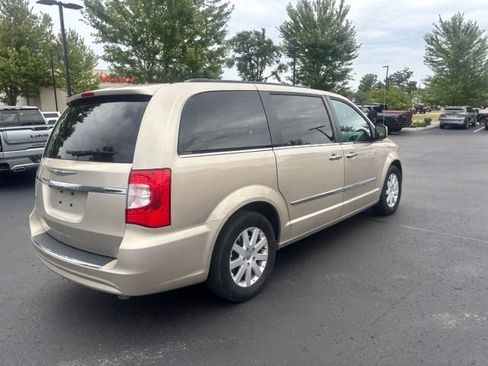 Used 2015 Chrysler Town & Country Touring w/ Driver Convenience Group FWD image 5