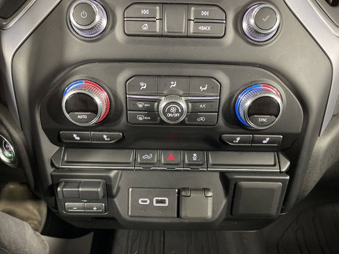 Used 2022 GMC Sierra 2500 SLE w/ SLE Value Package; image 24