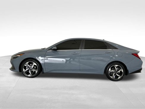 Used 2022 Hyundai Elantra SEL w/ Convenience + Premium Package FWD image 2