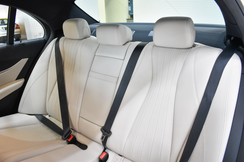 Used 2019 Mercedes-Benz E 300 4MATIC image 29