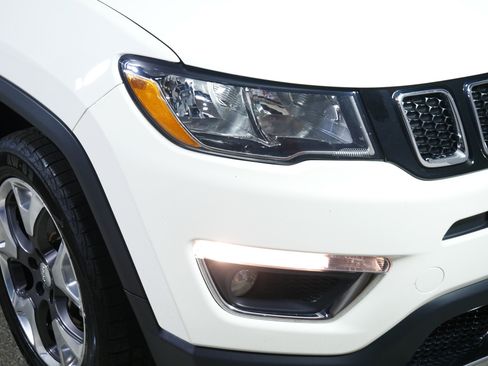 Used 2018 Jeep Compass Limited w/ Navigation Group AWD/4WD image 16