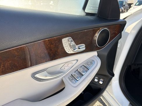 Used 2016 Mercedes-Benz C 350e Sedan image 8