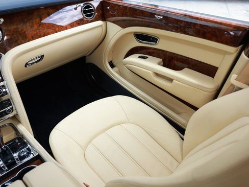 Used 2012 Bentley Mulsanne RWD image 22