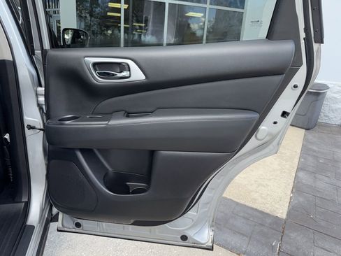 Used 2020 Nissan Pathfinder S FWD image 18