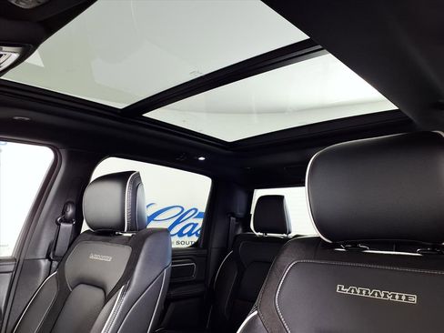 Used 2025 RAM 1500 Laramie w/ Night Edition image 13