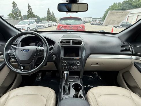 Used 2018 Ford Explorer XLT w/ Equipment Group 202A AWD/4WD image 3