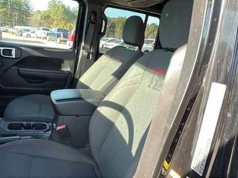 Used 2024 Jeep Wrangler Unlimited Rubicon w/ Convenience Group image 17