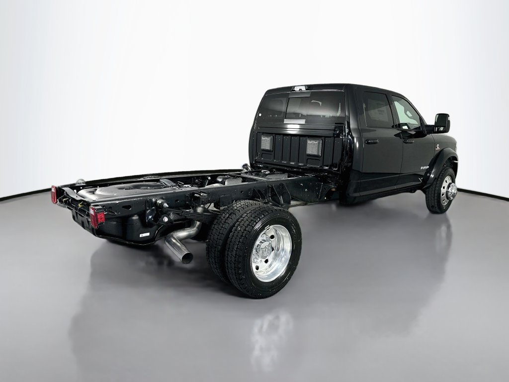 New 2026 RAM 4500 4x4 Crew Cab DRW w/ Laramie Trim Package image 7