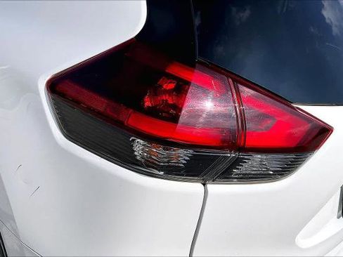 Certified 2019 Nissan Rogue SV FWD image 29