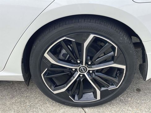 Used 2023 Nissan Altima 2.5 SR w/ SR Premium Package image 9