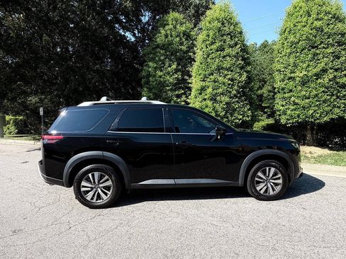 Used 2022 Nissan Pathfinder SL FWD image 15