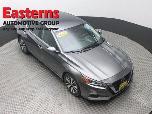 Used 2022 Nissan Altima 2.5 SV image 3