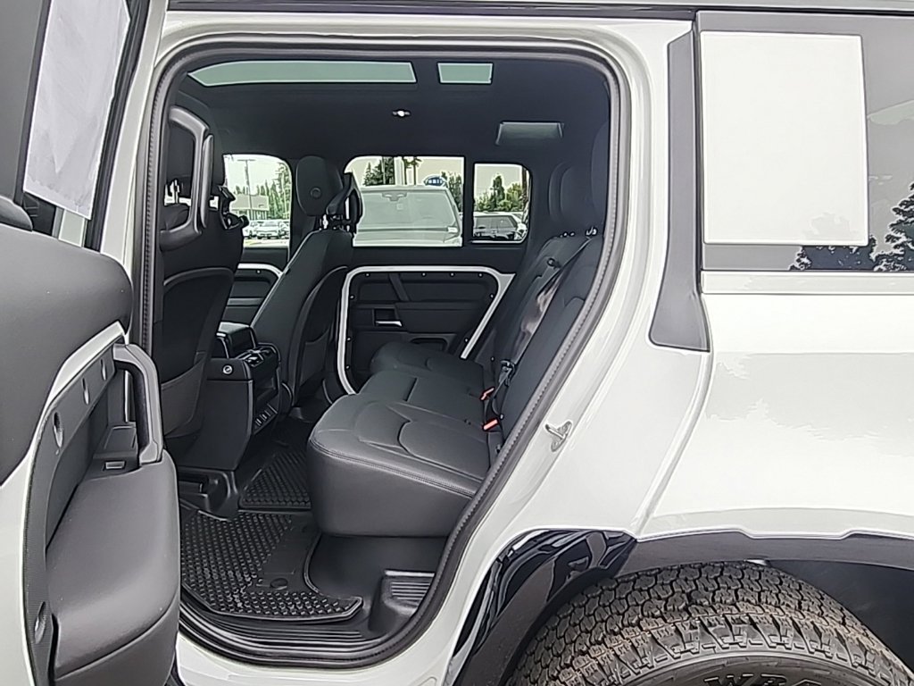 New 2026 Land Rover Defender 110 X-Dynamic SE AWD/4WD image 14