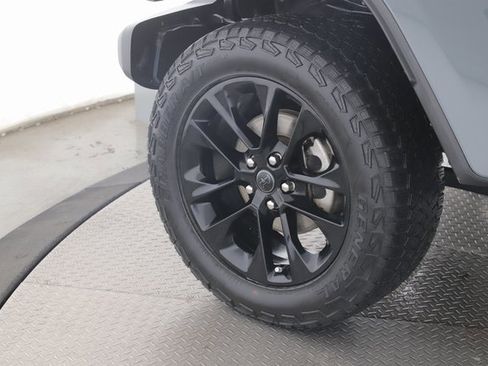 Used 2024 Jeep Gladiator Sport image 13