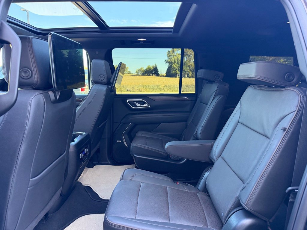 Used 2024 Chevrolet Suburban High Country AWD/4WD image 14
