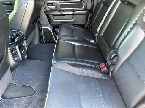 Used 2019 RAM 2500 Laramie w/ Black Appearance Package AWD/4WD image 10