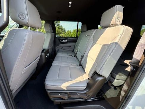 Used 2024 GMC Yukon XL SLT w/ SLT Luxury Package image 60