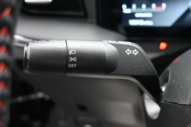 Used 2025 Nissan Kicks SR FWD image 27