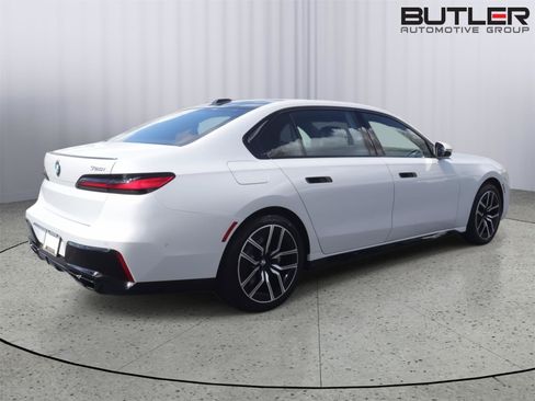 Used 2026 BMW 760i xDrive w/ Executive Package AWD/4WD image 7