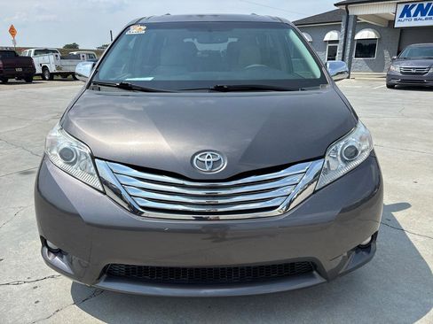 Used 2014 Toyota Sienna XLE w/ XLE Premium Package FWD image 9