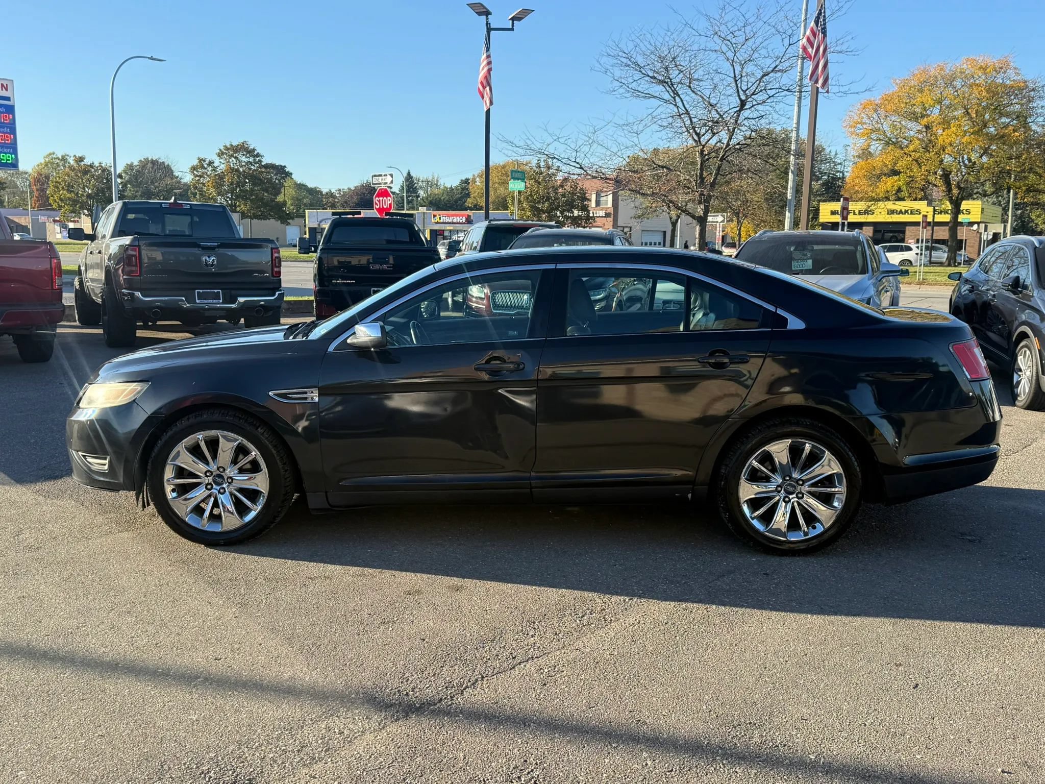 Used 2010 Ford Taurus Limited FWD image 8