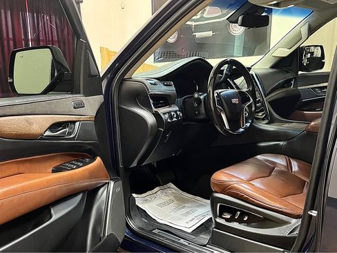 Used 2018 Cadillac Escalade ESV Premium Luxury AWD/4WD image 19