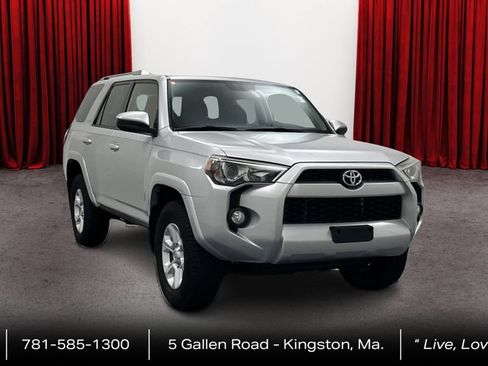 Used 2015 Toyota 4Runner SR5 AWD/4WD image 3