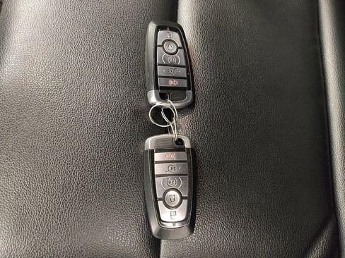 Used 2020 Ford Explorer XLT w/ Equipment Group 202A AWD/4WD image 32