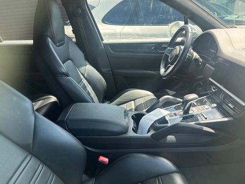 Certified 2023 Porsche Cayenne AWD/4WD image 12