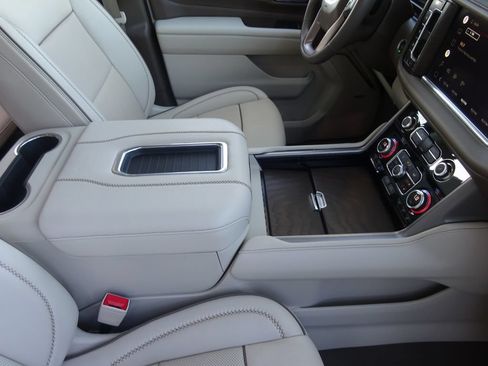 Certified 2022 GMC Yukon XL Denali w/ Max Trailering Package AWD/4WD image 18