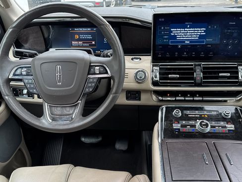 Certified 2023 Lincoln Navigator Reserve AWD/4WD image 14
