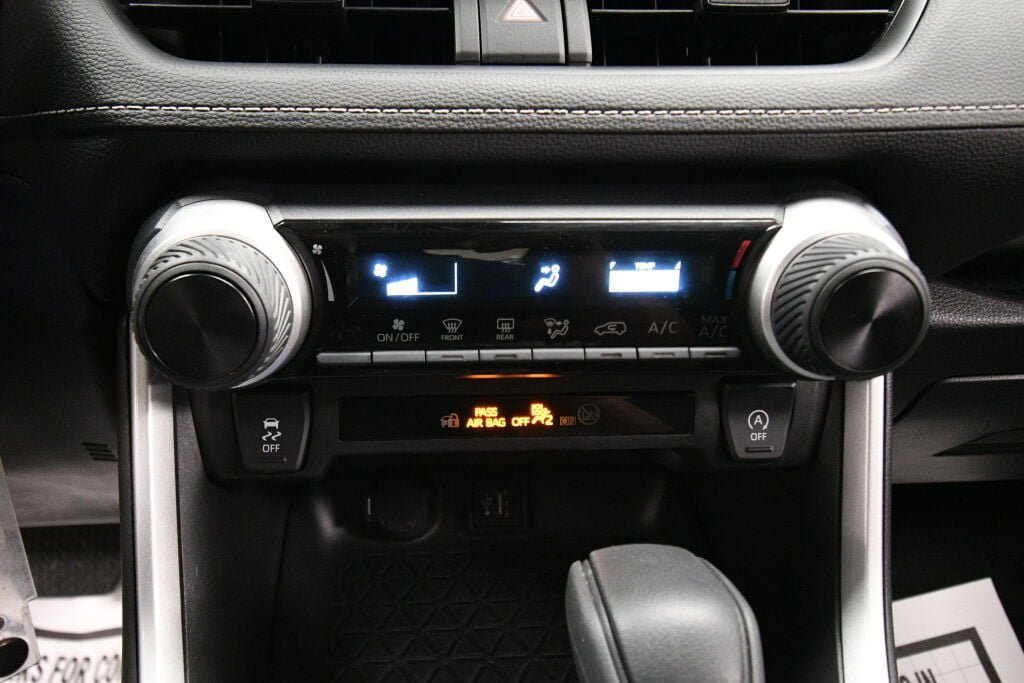Certified 2025 Toyota RAV4 LE AWD/4WD image 15