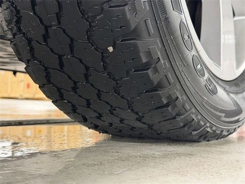 Used 2021 Land Rover Defender 90 First Edition image 13