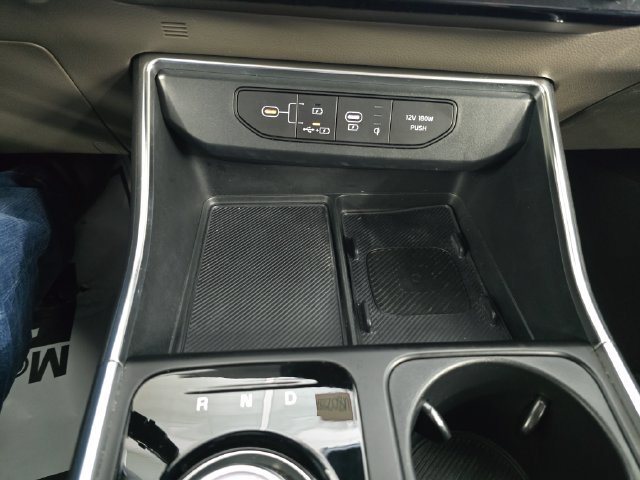 Used 2025 Kia Carnival EX FWD image 22