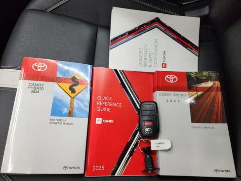 Used 2025 Toyota Camry SE image 43