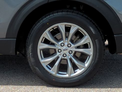 Used 2023 Ford Explorer XLT w/ Equipment Group 202A AWD/4WD image 14