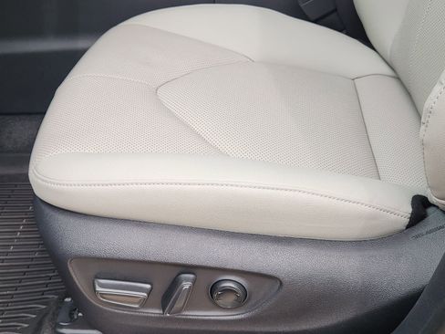 Used 2025 Toyota Grand Highlander AWD image 27
