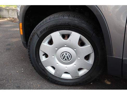Used 2010 Volkswagen Tiguan SE AWD/4WD image 12