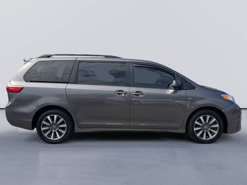 Used 2020 Toyota Sienna LE AWD/4WD image 2