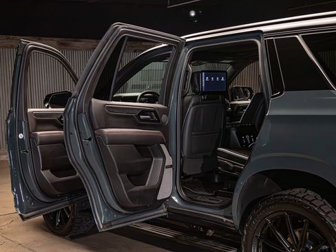 Used 2025 GMC Yukon AT4 Ultimate w/ LPO, Illumination Package AWD/4WD image 30