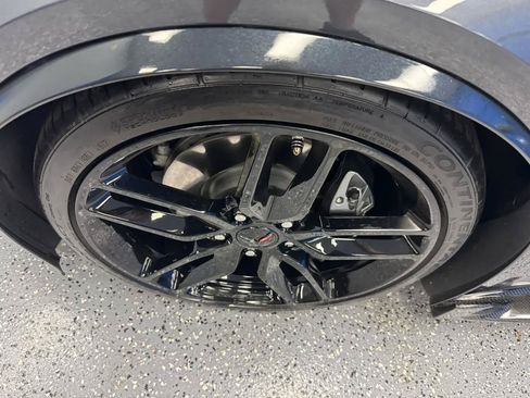Used 2018 Chevrolet Corvette Stingray Coupe w/ Carbon Flash Badge Package RWD image 28