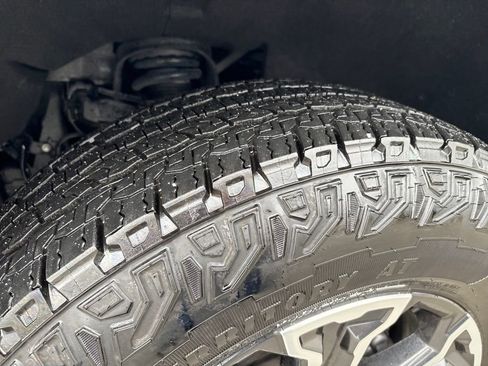 Used 2023 GMC Canyon AT4 image 33