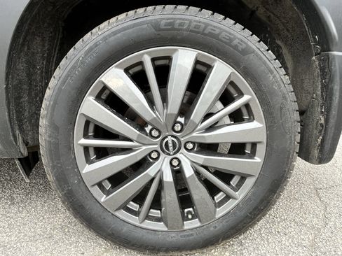 Used 2025 Nissan Pathfinder SL w/ SL Premium Package AWD/4WD image 11