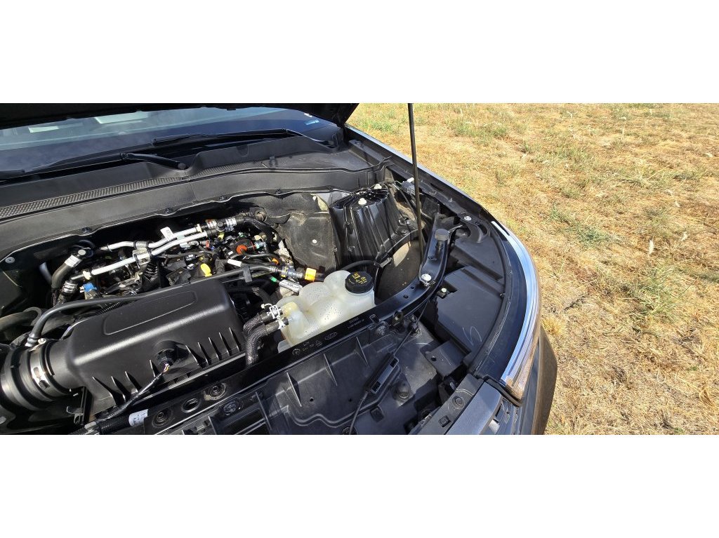 Used 2024 Ford Explorer XLT w/ Equipment Group 202A AWD/4WD image 14